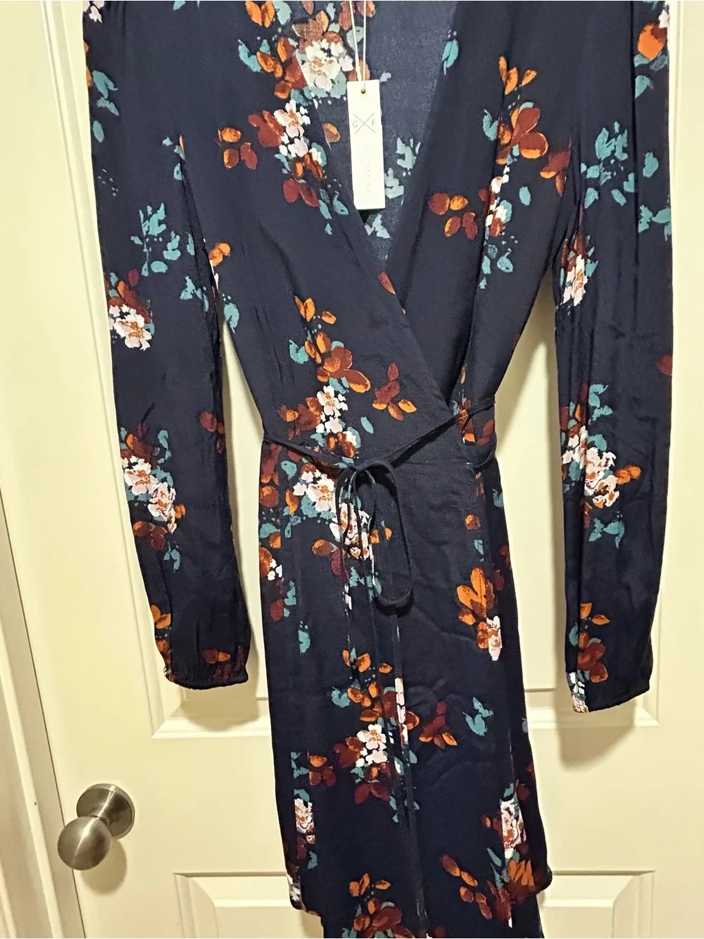 G/F Collection NWT women’s size M Kathleen Floral Wrap Midi Long Sleeve Dress